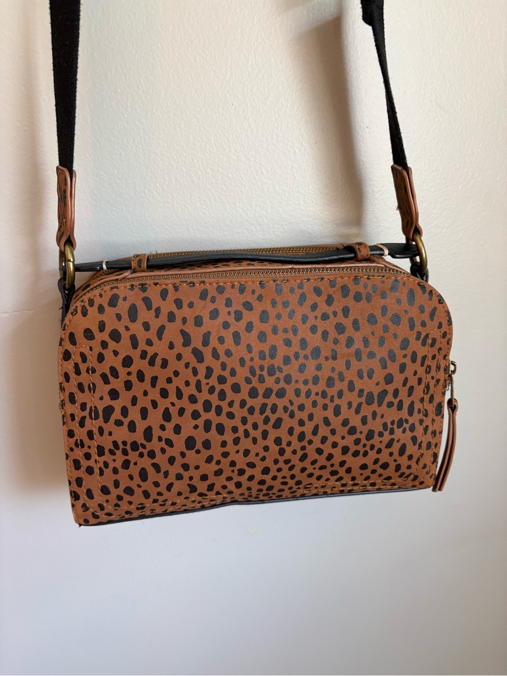 Universal Thread Cheetah Leopard Print Double Zip Crossbody Bag Brown Black - Picture 2 of 12